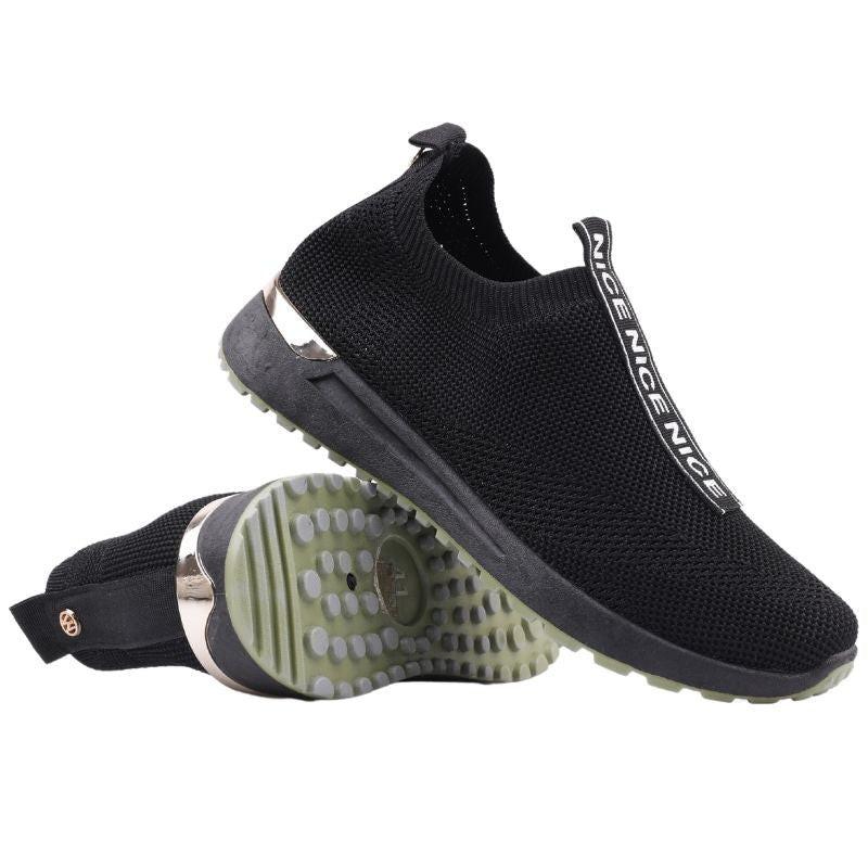 Czarne buty sportowe damskie z zielonym akcentem, widok z boku.