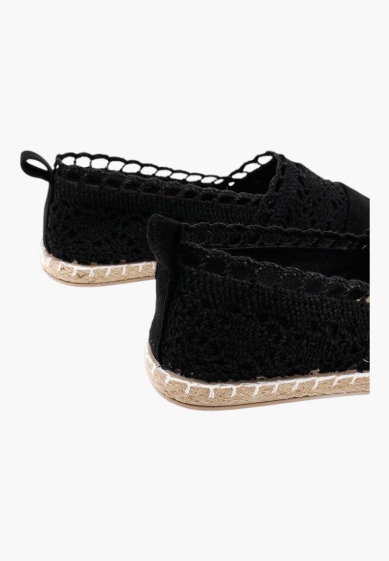Czarne espadryle damskie, widok z boku, pleciona podeszwa.