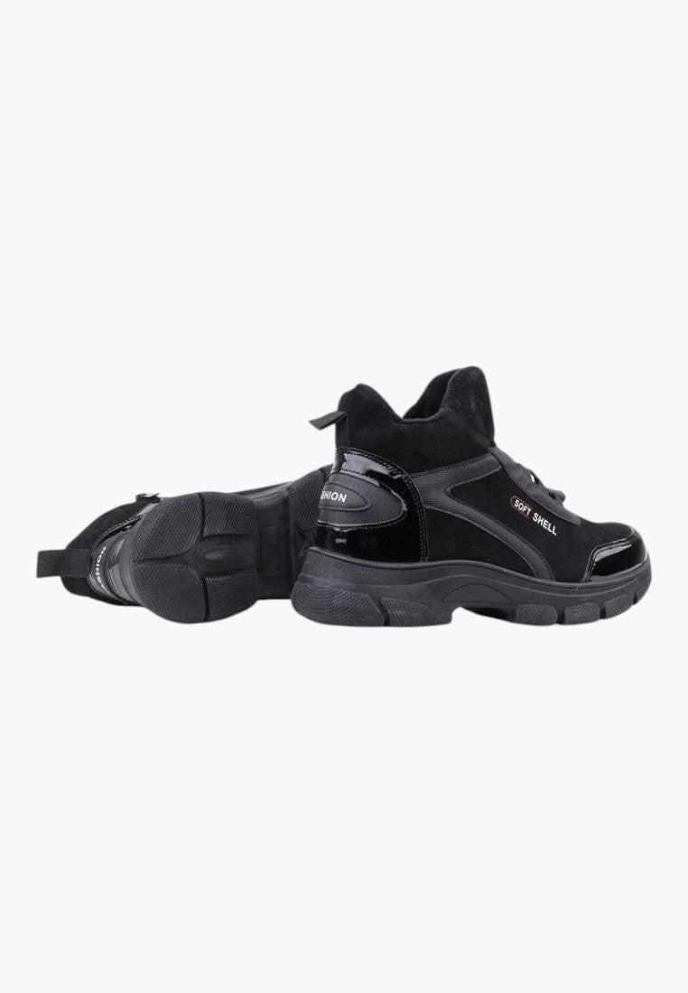 Czarne lakierowane sneakersy botki damskie z boku, z detalem zamka błyskawicznego.