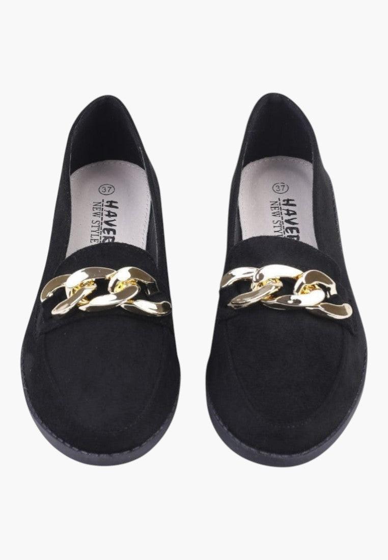 Czarne mokasyny damskie w stylu casual, widok lifestyle.