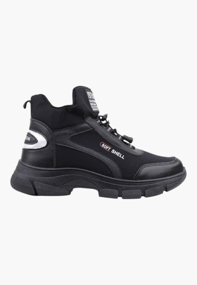 Czarne sneakersy botki damskie z okrągłym noskiem, widok z boku.