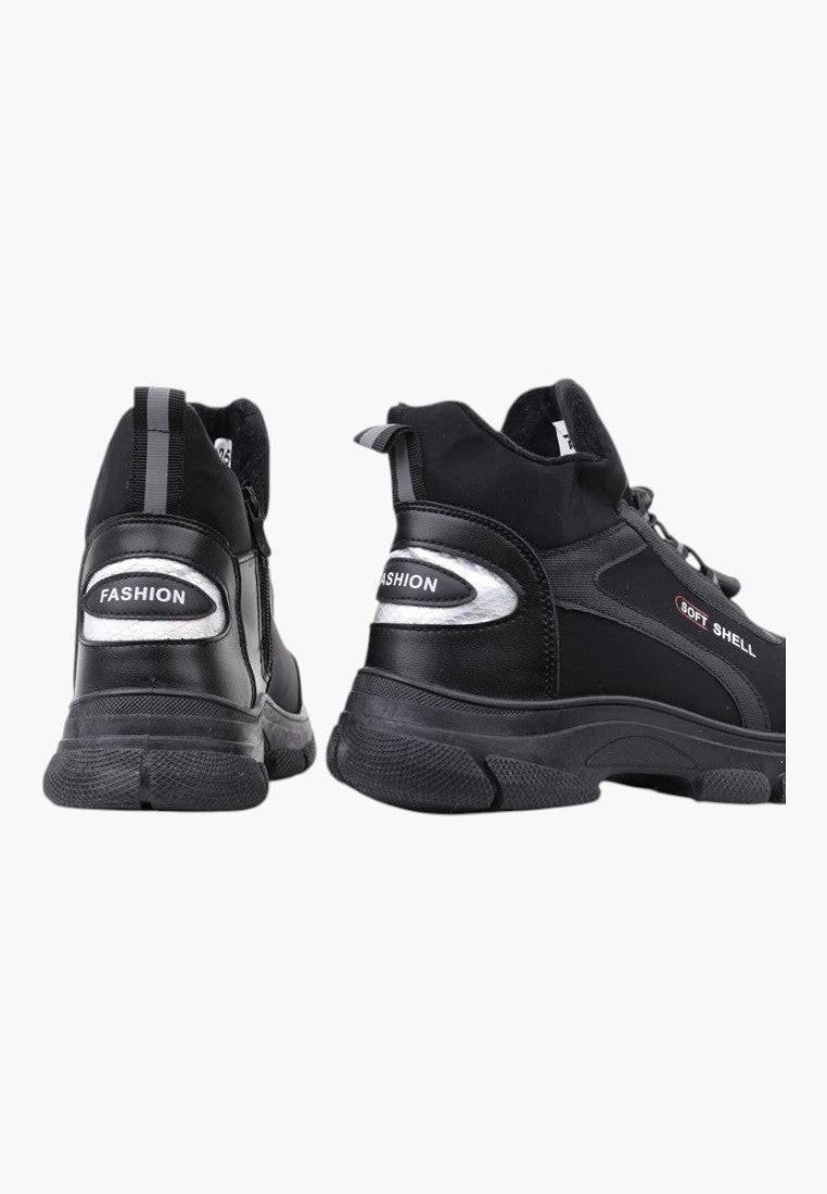 Czarne sneakersy botki damskie w nowoczesnym stylu, widok z innej perspektywy.