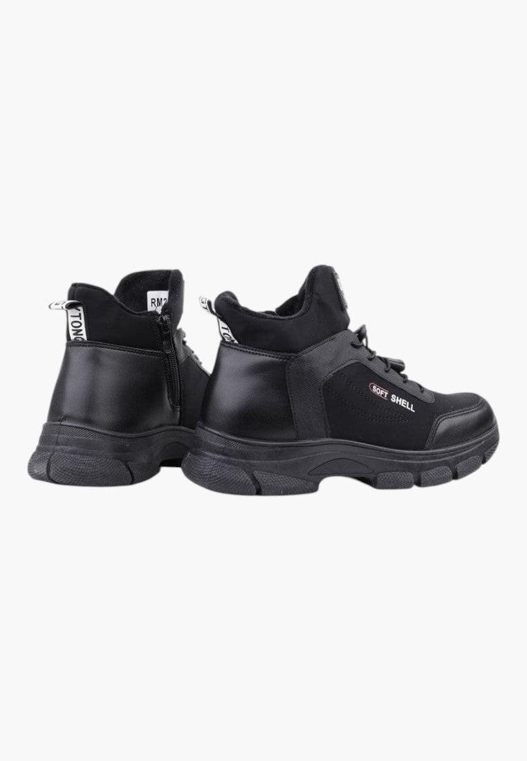 Czarne sneakersy botki damskie z tyłu, z wzmocnioną piętą.