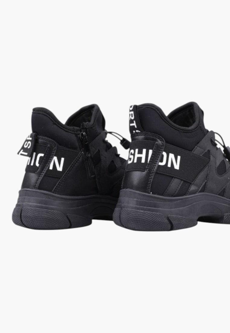 Widok z tyłu czarnych sneakersów damskich z detalami.