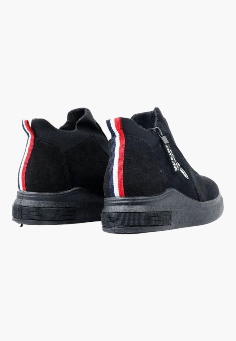 Widok z tyłu czarnych sneakersów damskich z czerwonym akcentem.