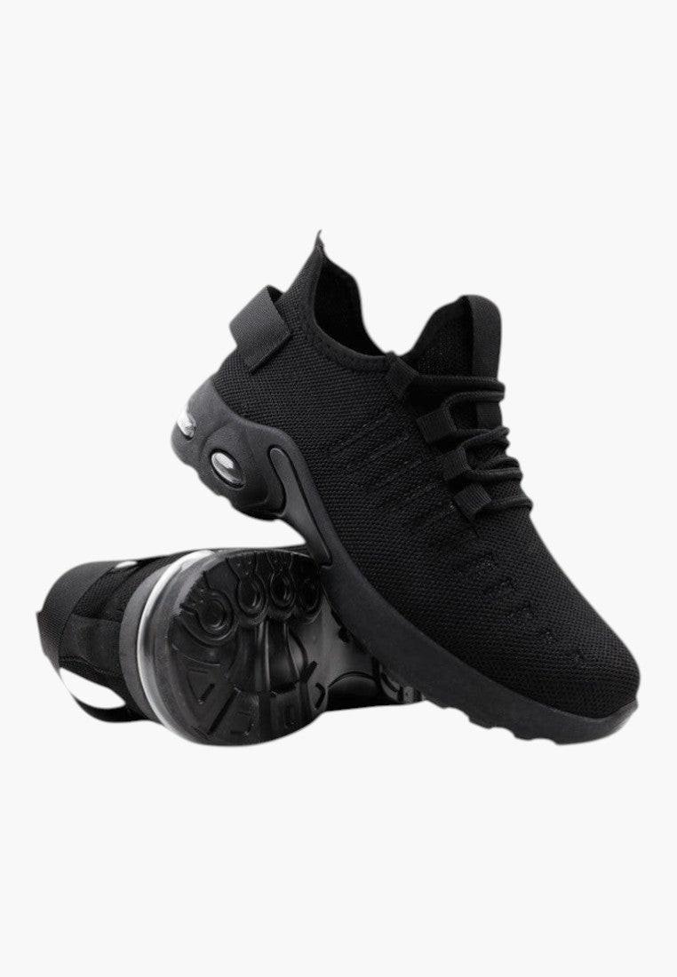 Czarne sneakersy damskie z grubą podeszwą, widok z boku.