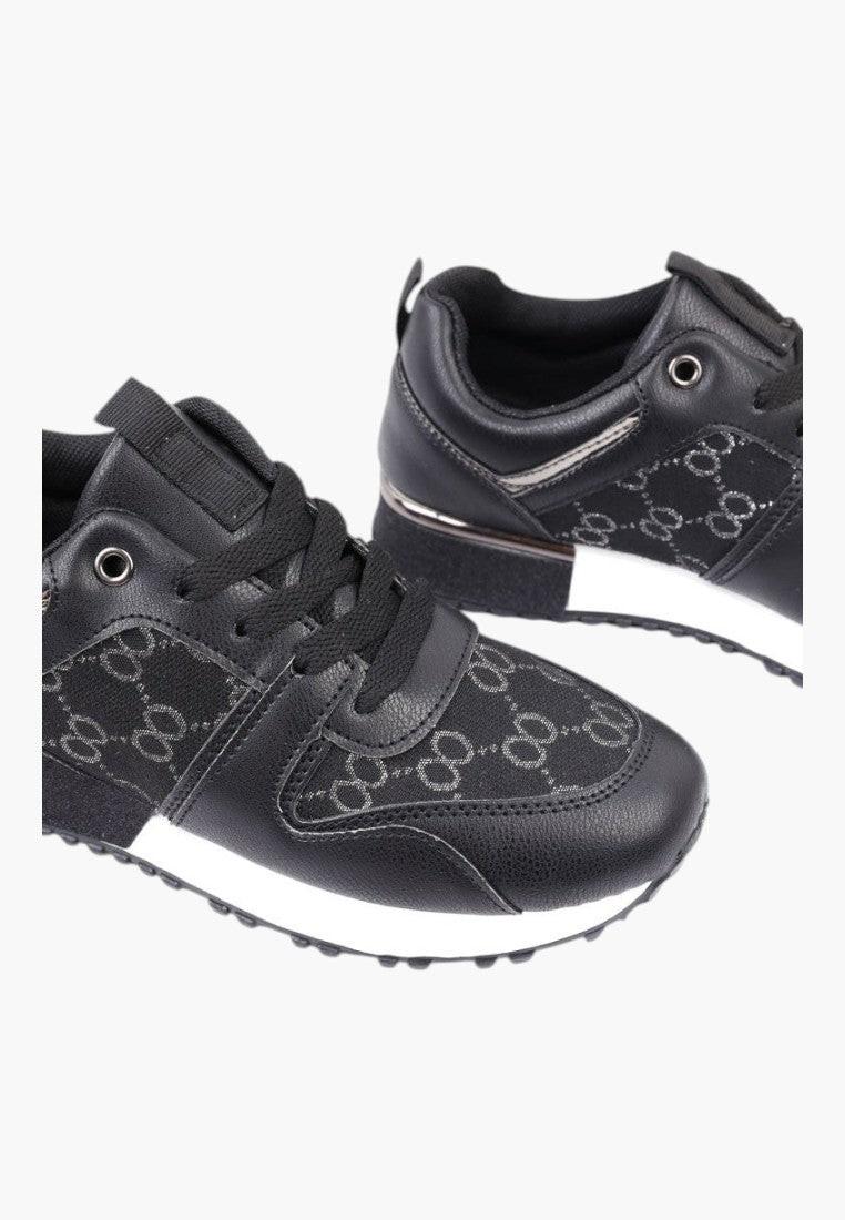 Czarne sneakersy damskie, widok z boku z gumową podeszwą