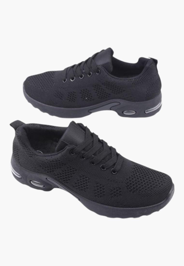Widok z boku czarnych sneakersów damskich z lekkim materiałem.