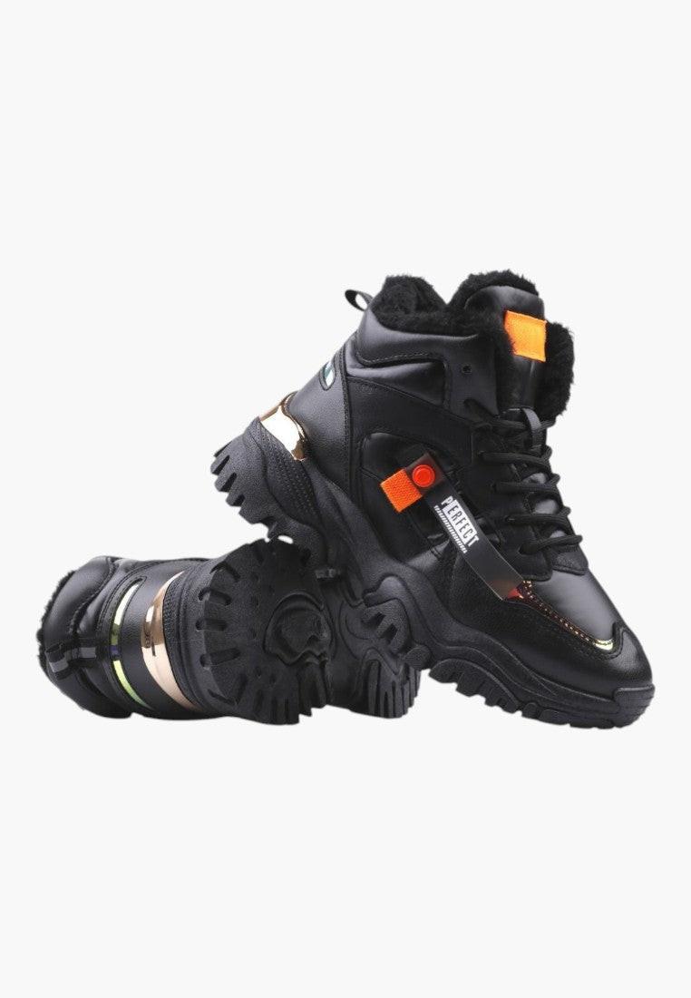 Czarne sneakersy damskie w stylowym wyglądzie, widok lifestyle.