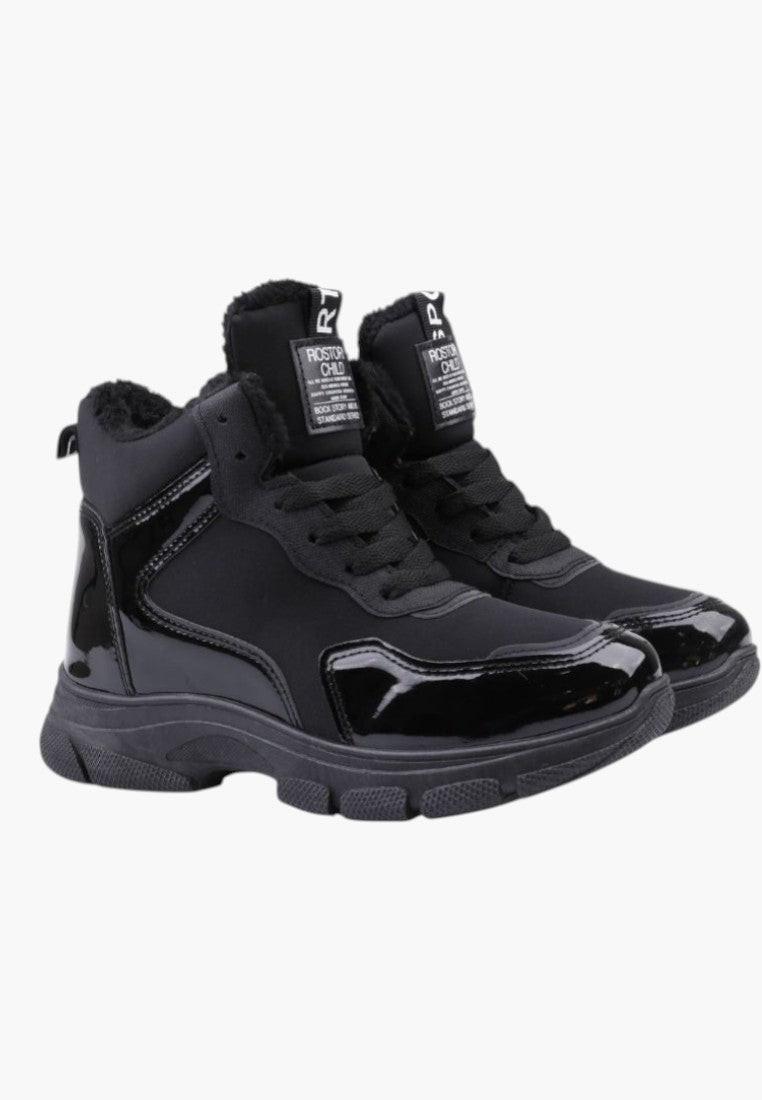Czarne sneakersy damskie w stylu casual, widok w stylizacji