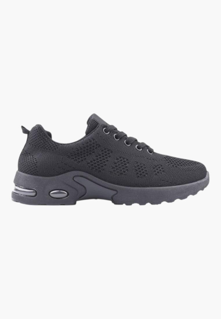 Zbliżenie na czarne sneakersy damskie z odblaskowymi detalami.