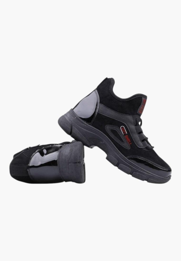 Czarne sneakersy damskie sportowe z grubą podeszwą i logo z boku.