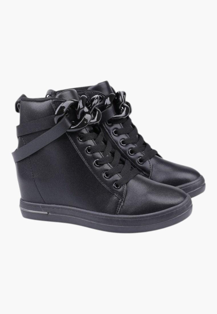 Czarne sneakersy damskie z ukrytym koturnem, widok z boku z zamkiem.