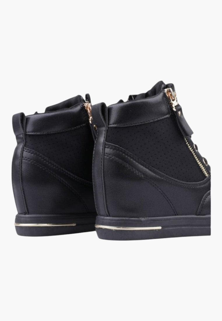Czarne sneakersy damskie, widok z tyłu