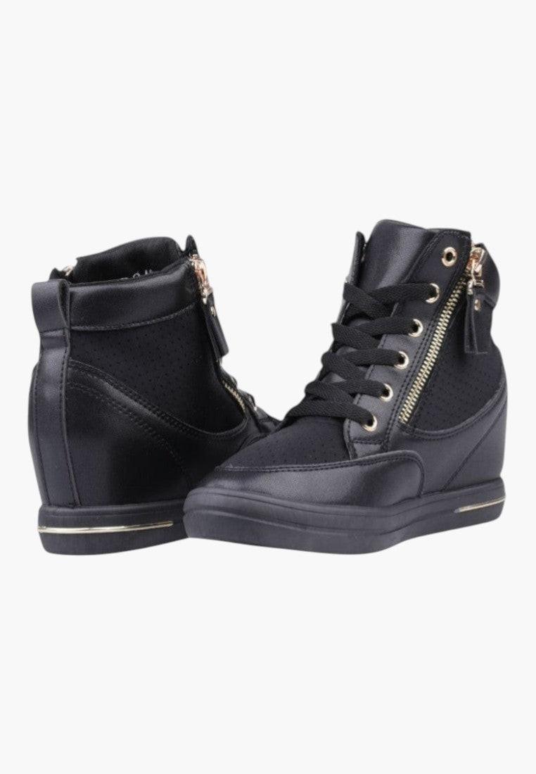 Czarne sneakersy damskie z wysoką cholewką, widok z boku