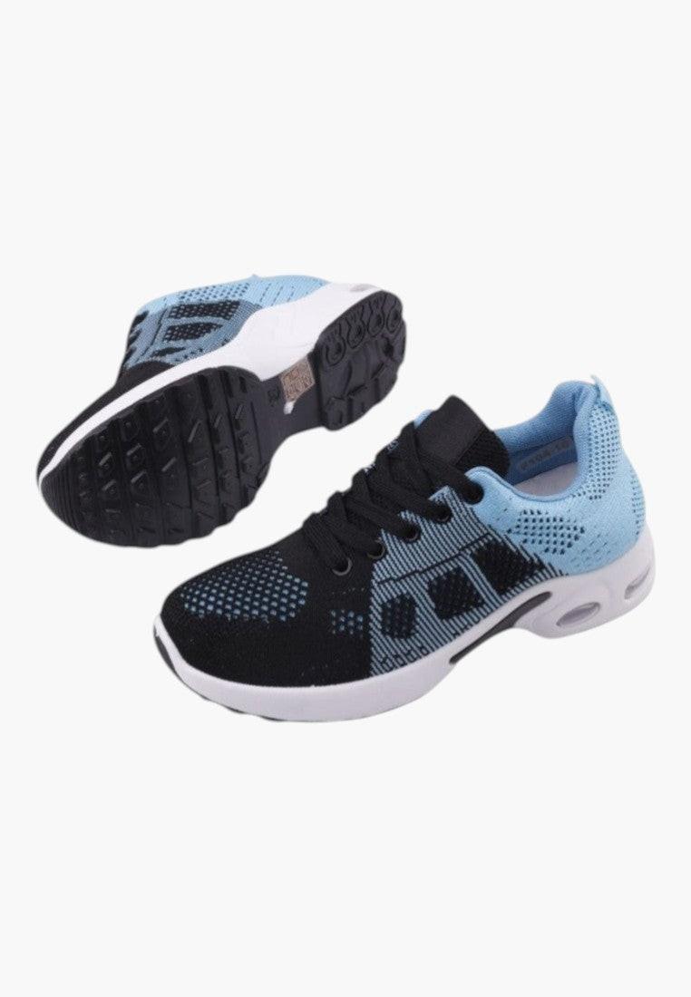 Czarne sneakersy damskie z tekstylnej cholewki, stylowy widok w stylu życia