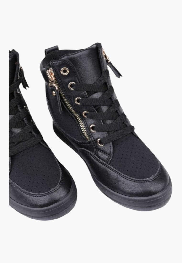 Czarne sneakersy damskie z zamkiem, widok z boku
