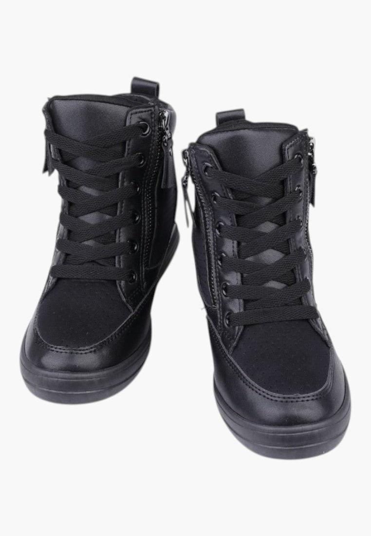 Widok z przodu czarnych sneakersów damskich z zamkiem błyskawicznym.