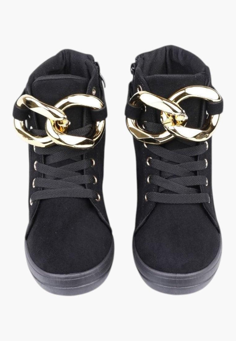 Czarne sneakersy damskie z złotym łańcuchem, szczegółowy widok