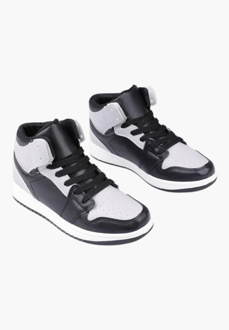 Czarno białe sneakersy damskie z wysoką cholewką, widok z przodu.
