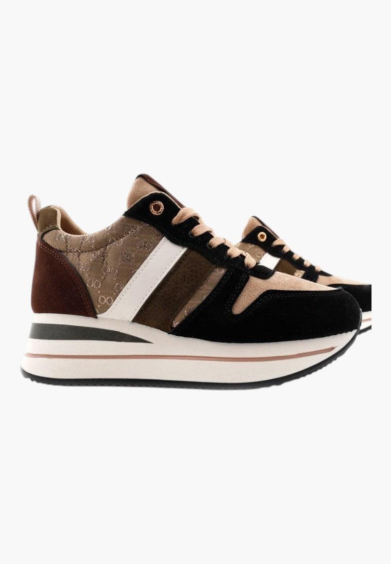 Czarno-Khaki sneakersy damskie na koturnie, stylizacja w białym tle.