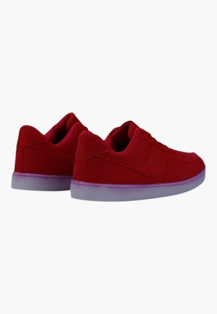 Czerwone buty damskie sportowe, widok z boku w stylu sneakersów z gumową podeszwą