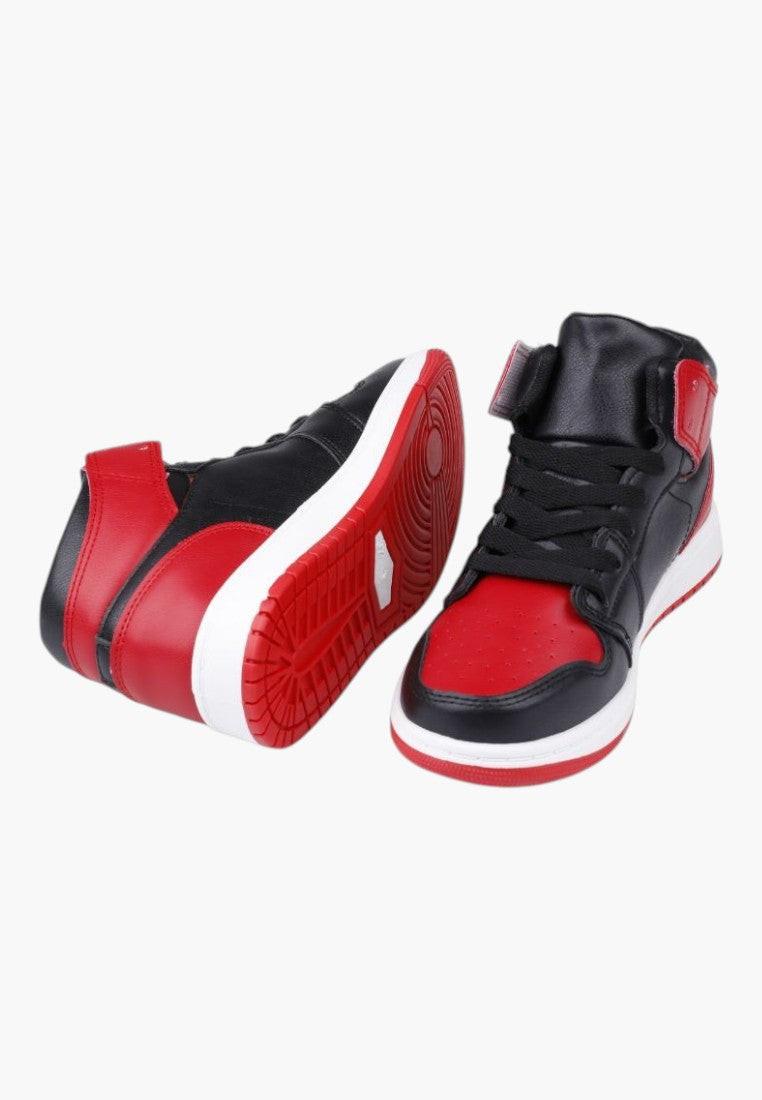 Czerwono czarne sneakersy damskie z boku, biała podeszwa, sznurowane.