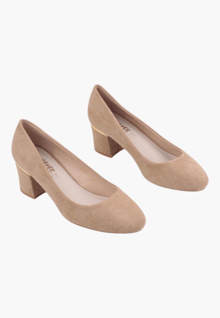 Beżowe czółenka damskie na słupku, widok z boku, z chunky heel.