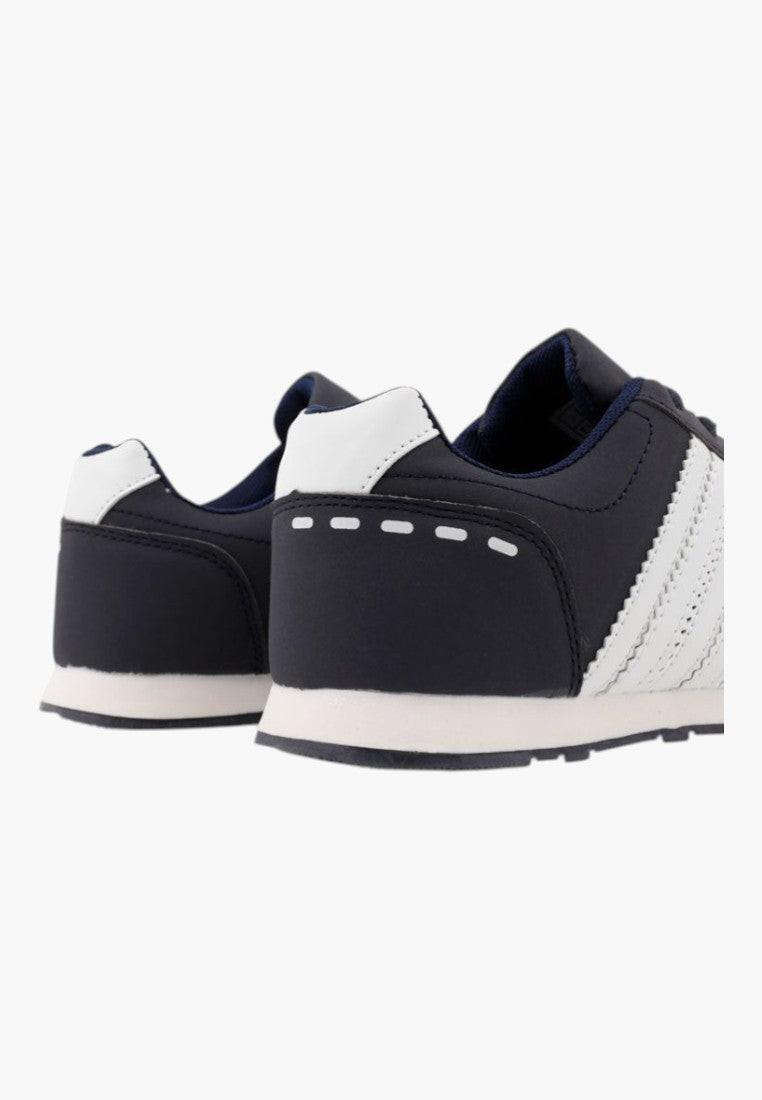 Granatowe buty sportowe z zaokrąglonym noskiem, widok z boku.