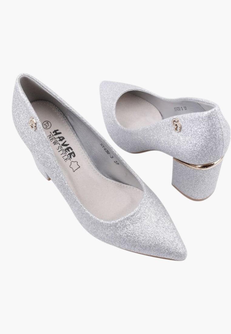 Eleganckie szare czółenka damskie, widok wnętrza, chunky heel