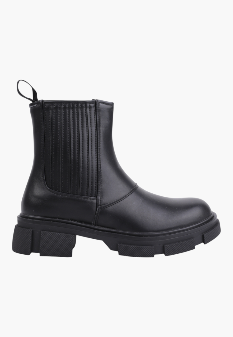 Falio black ankle boots with a chunky lug sole and elastic side panels for a stylish autumn and winter look