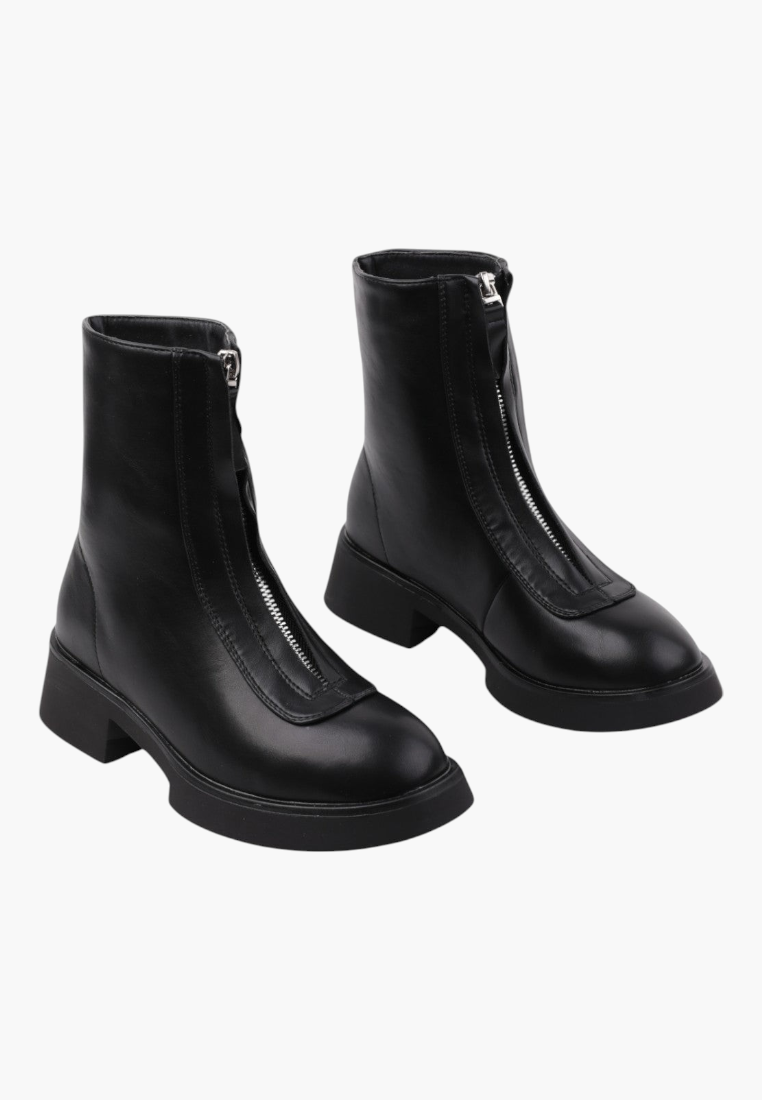 Falio black insulated women's ankle boots made of eco-leather with a front zipper and a chunky sole