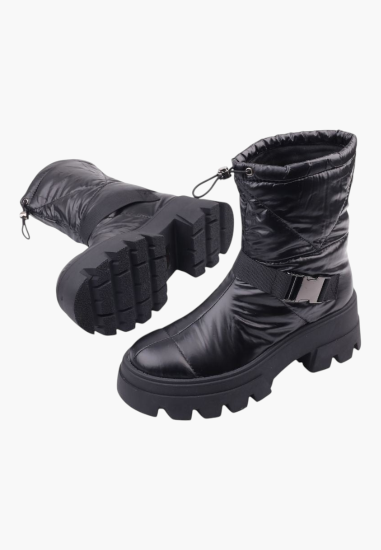 Falio black quilted textile snow boots with a thick lug sole, ankle strap, and adjustable drawstring collar.
