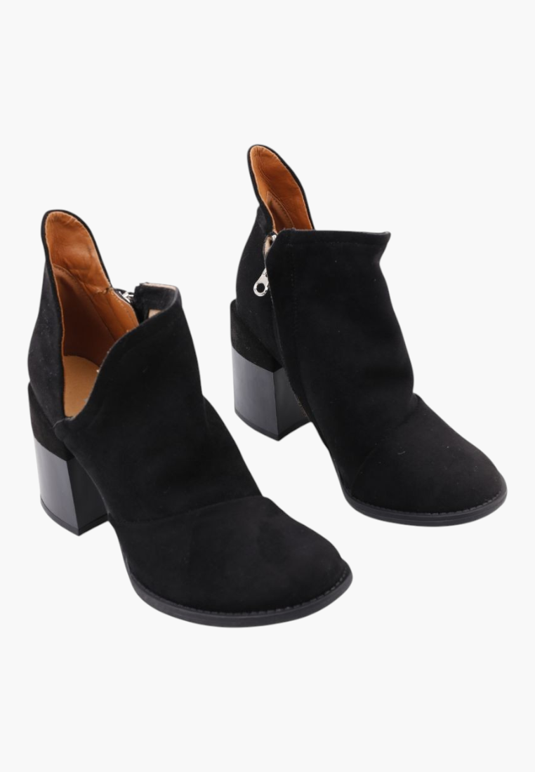 Falio black suede ankle boots with a stable block heel and side zipper closure for a stylish autumn look.