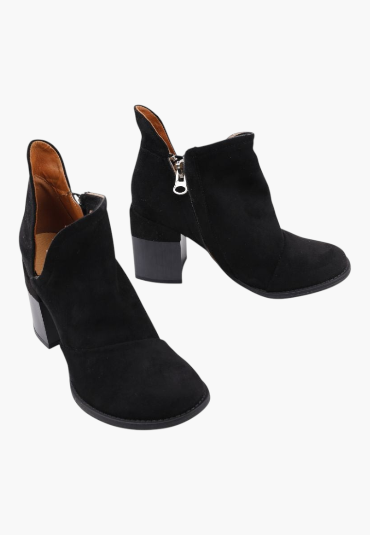 Falio black suede ankle boots with a stable block heel and side zipper closure for a stylish autumn look.