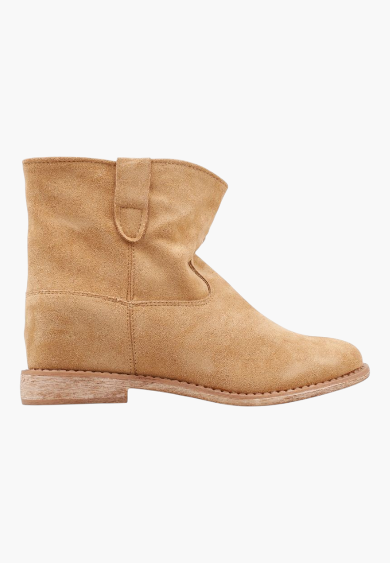 Falio camel suede ankle boots with a round toe and low heel, perfect for stylish everyday wear.
