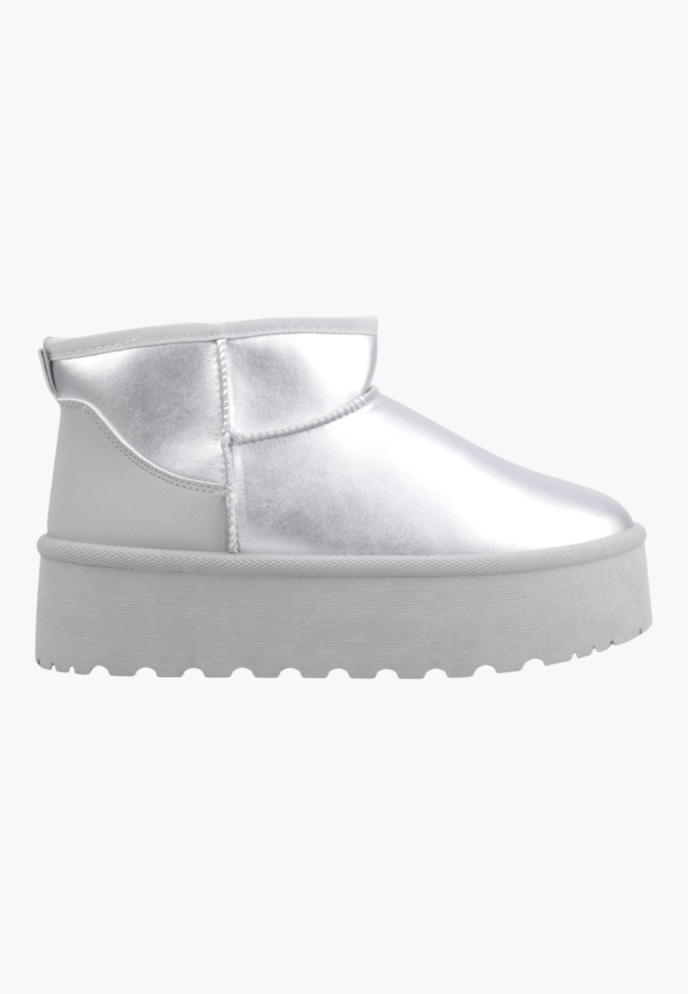 Falio metallic silver slip-on winter boots with a thick platform sole and warm lining for women