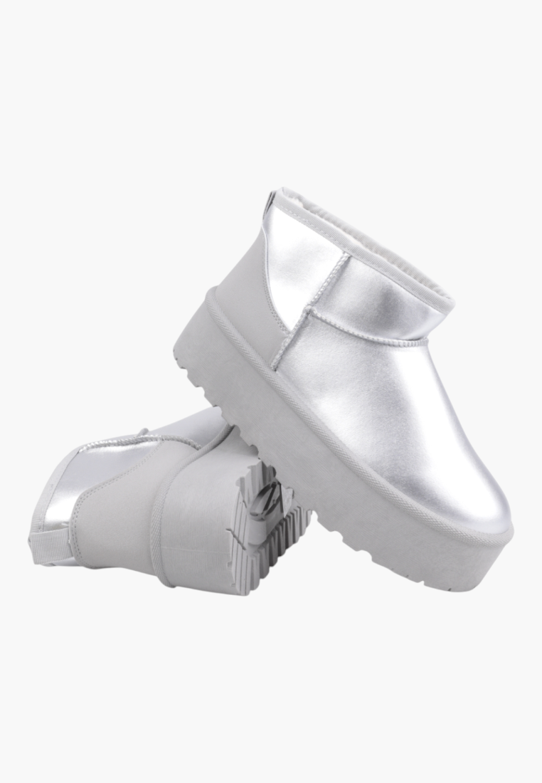 Falio metallic silver slip-on winter boots with a thick platform sole and warm interior lining