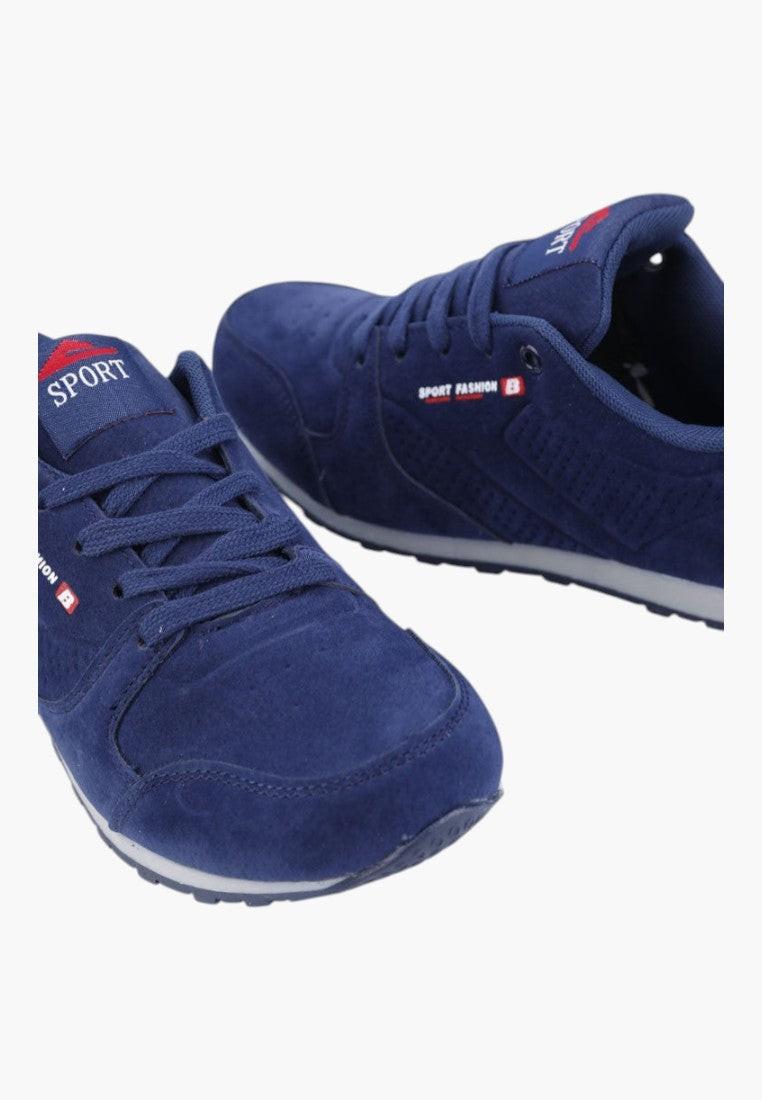 Detal z logo granatowych butów damskich sportowych z ekozamszu.