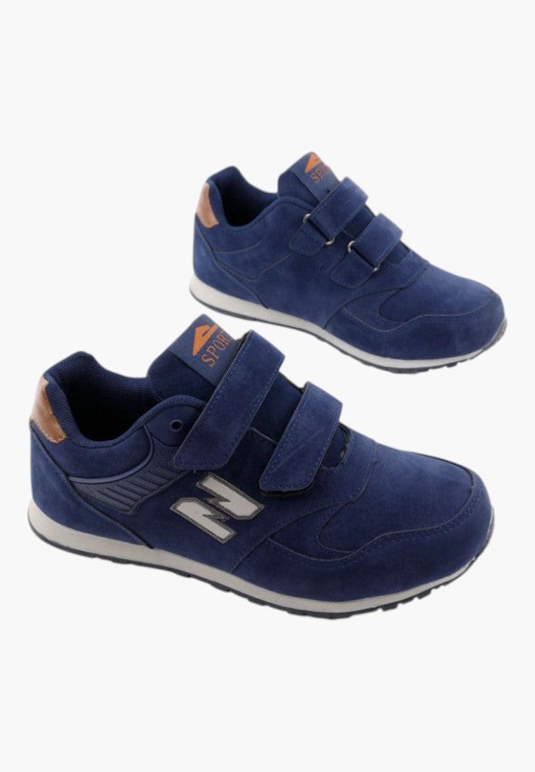 Granatowe buty sportowe z rzepami w stylu życia na białym tle.