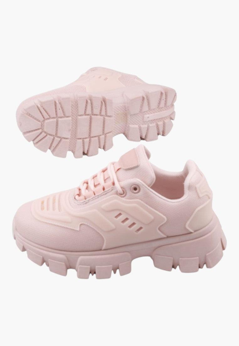 Widok z boku jasnoróżowych sneakersów damskich z gładkim wykończeniem.