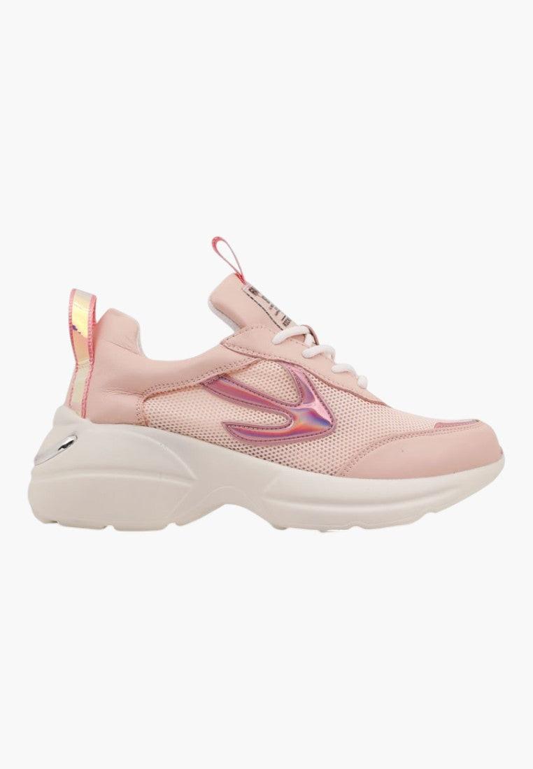 Stylowy widok z boku jasno różowych sneakersów damskich z grubą podeszwą.