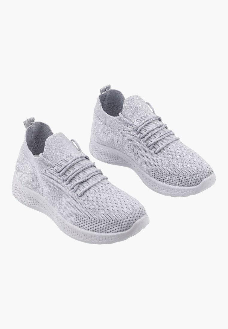 Jasno szare buty sportowe damskie w stylu lifestyle z okrągłymi sznurówkami.