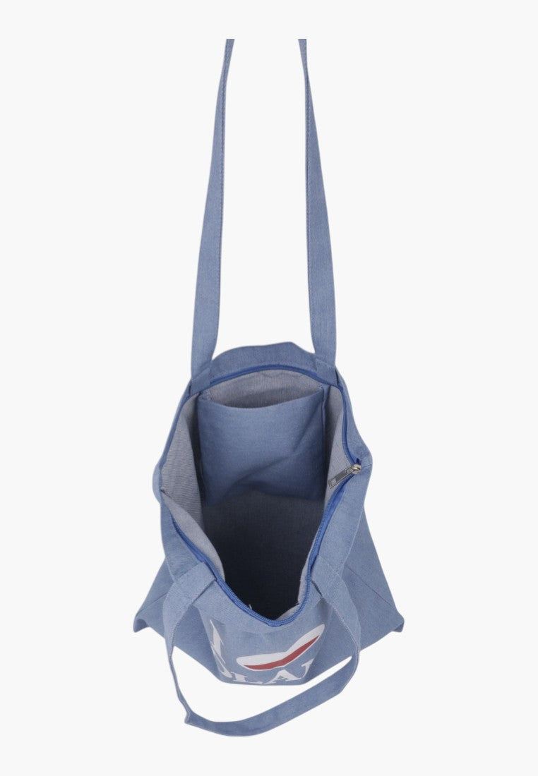 Torebka shopper w jeansowym wydaniu, widok z przodu, niebieska, z otwartym górnym zamkiem.