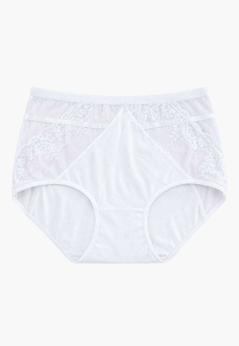 Front view of white lace maxi briefs with high waist in a comfortable 4-piece set.