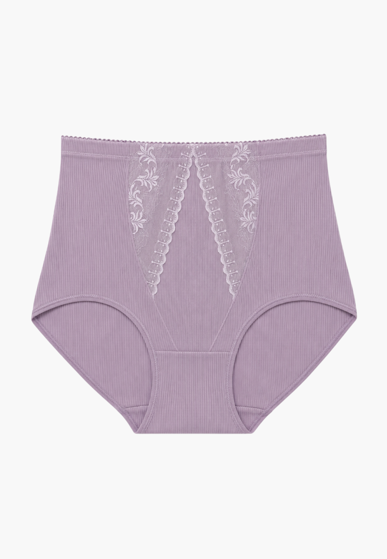 Majtki maxi w kolorze mauve z delikatną koronką, widok z przodu.
