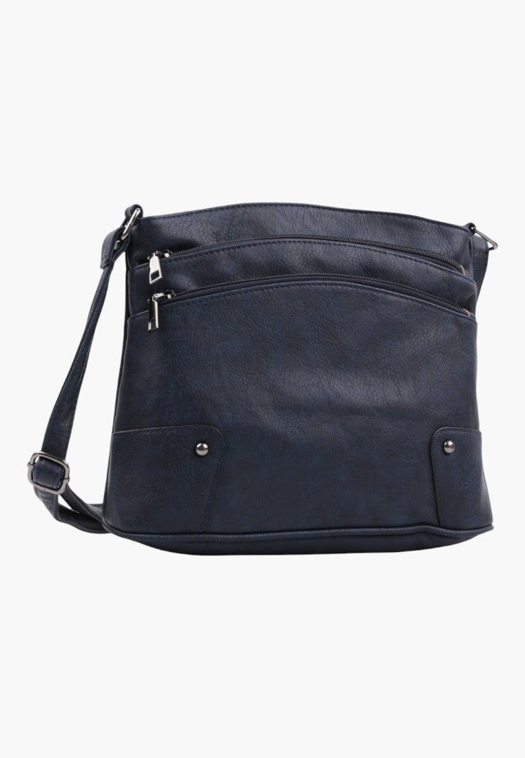 Boczny widok granatowej torebki crossbody z sztucznej skóry z regulowanym paskiem i zamkiem błyskawicznym.