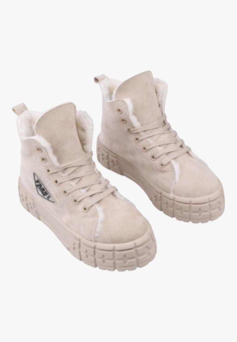 Beżowe sneakersy damskie, widok z przodu z wiązaniem.