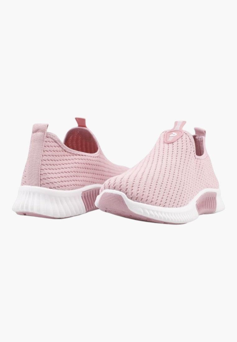 Różowe buty sportowe damskie z przodu, z wysoką cholewką.