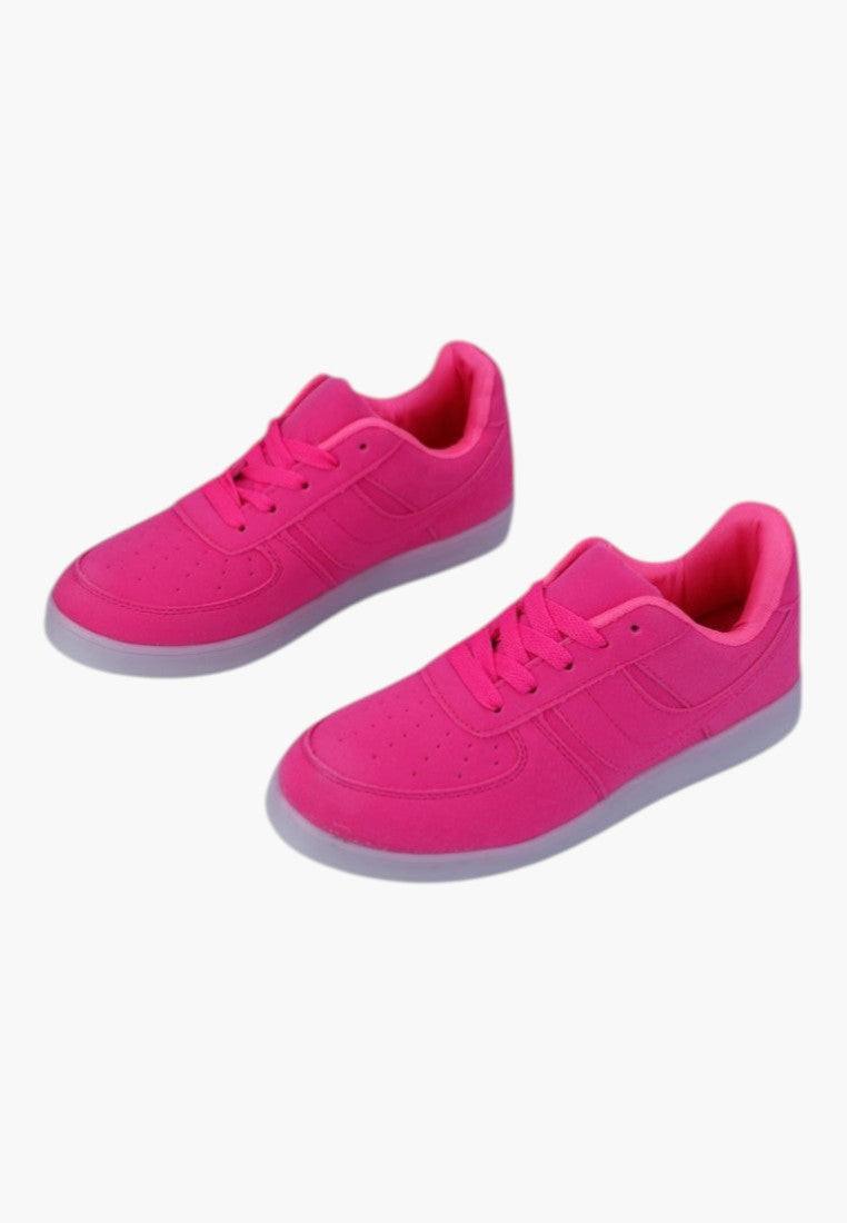 Różowe buty sportowe z ekozamszu, widok z boku